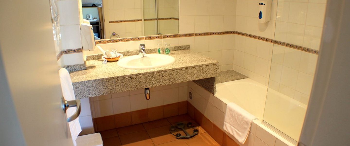 Habitación familiar con vista lateral a las pistas