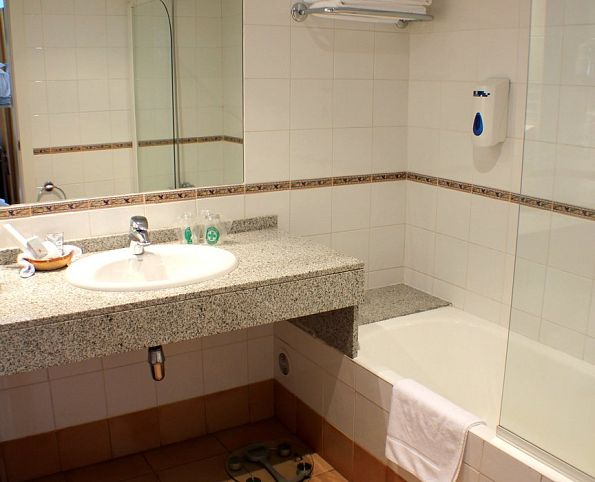 Habitación familiar con vista lateral a las pistas