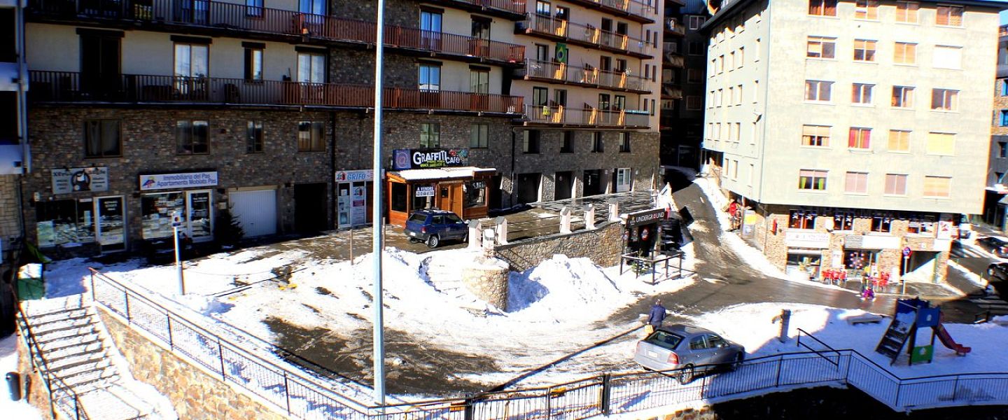 Habitación triple con vistas a la calle