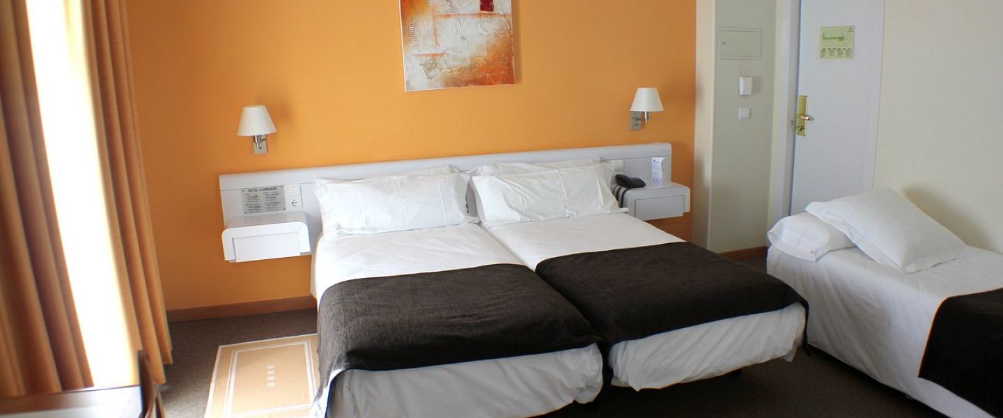Habitación triple con vistas a las pistas