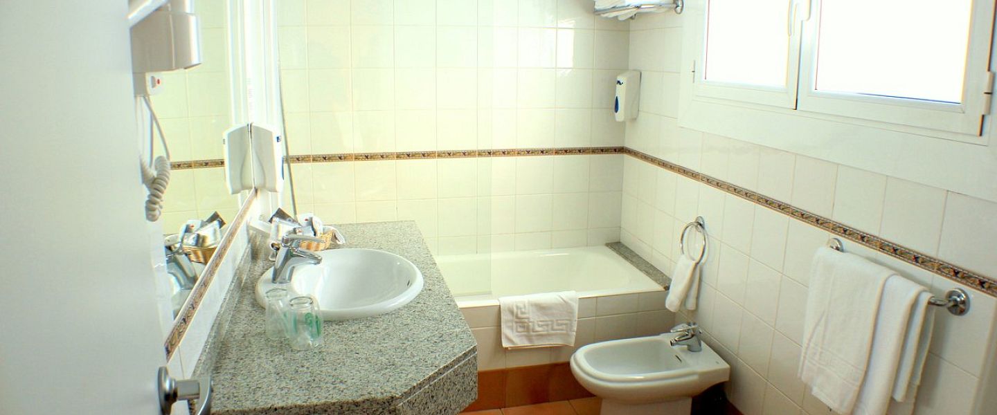 Habitación triple con vistas a las pistas