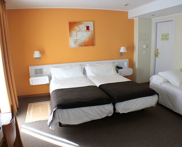 Habitación triple con vistas a las pistas