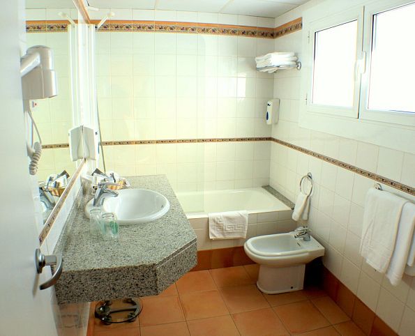 Habitación triple con vistas a las pistas